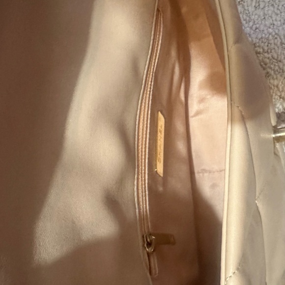 Chanel Tan Quilted Shoulder Bag - Picture 6 of 8
